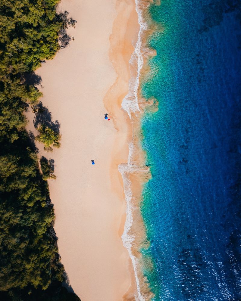 Tropical beach on a long-haul holiday with unlimited data